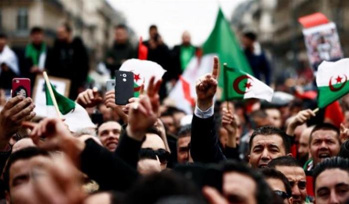 La manovra di Bouteflika non convince gli oppositori